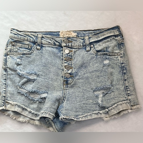 Altar'd State Pants - Altar'd State Light Wash Button Fly Raw Hem Boho Distressed Denim Shorts Size 31